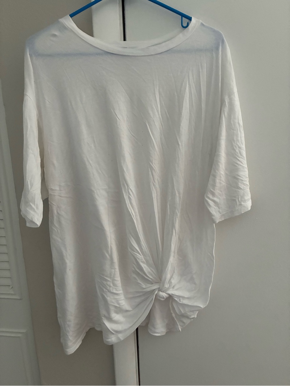 Fashion Nova Women’s White Knot-Front Tee